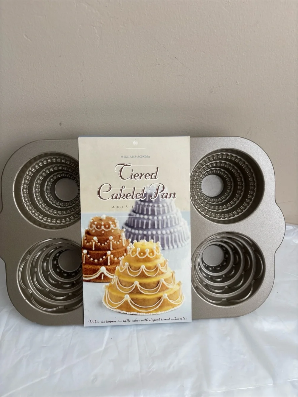 Williams Sonoma - Nordic Ware Tiered Cakelet Pan Gold 6 little cakes Vtg new USA
